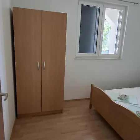 Brnada Апартаменти Трогір